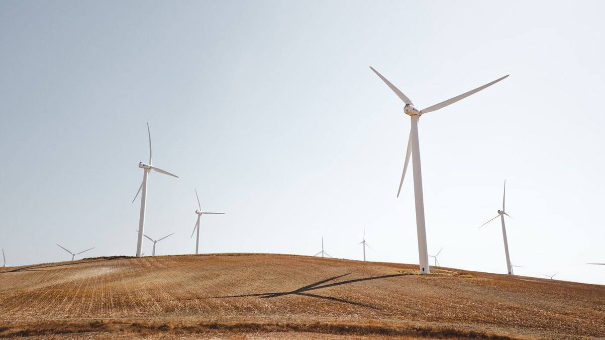 Operation and service of wind turbines via IoT